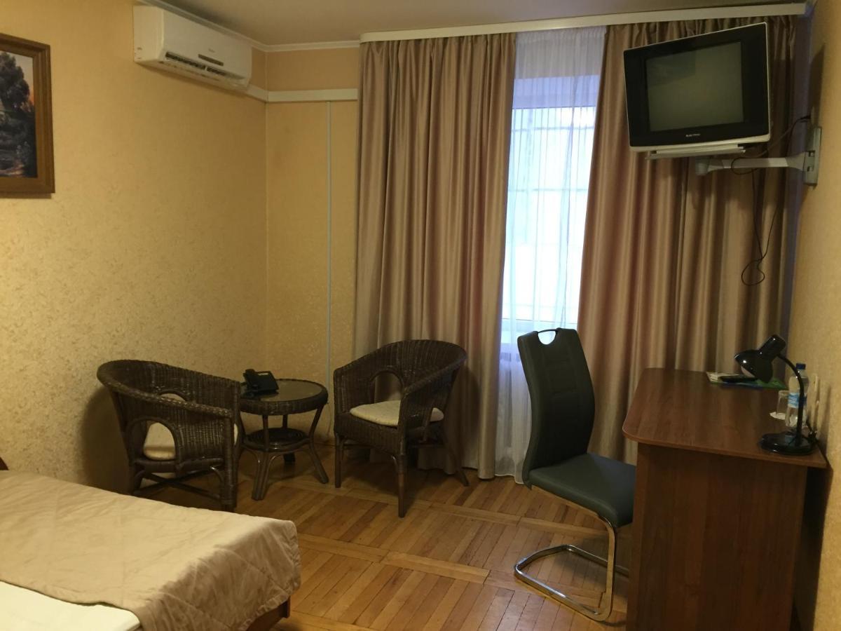 Hotel Tourist Rivne Kültér fotó