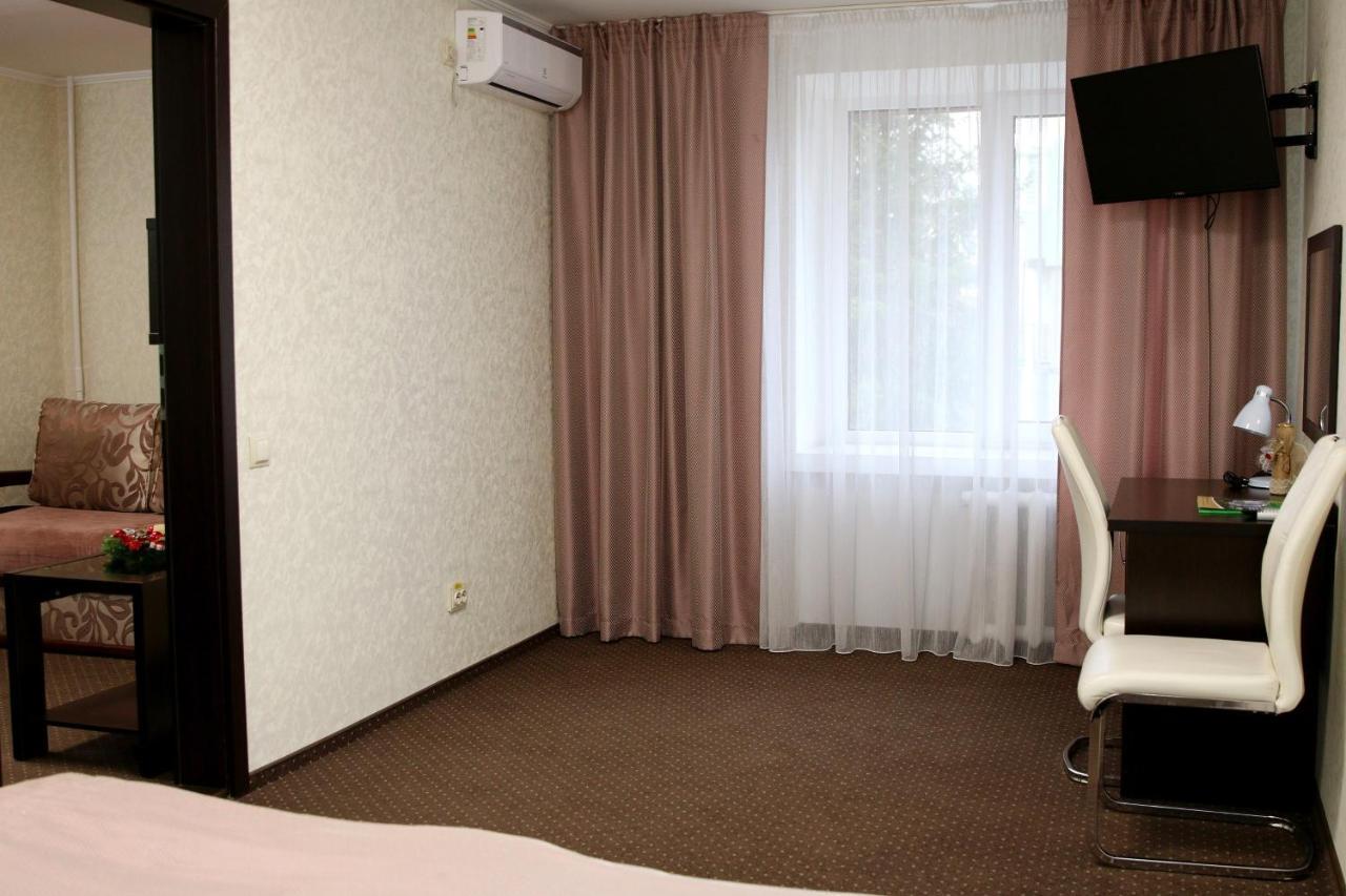 Hotel Tourist Rivne Kültér fotó