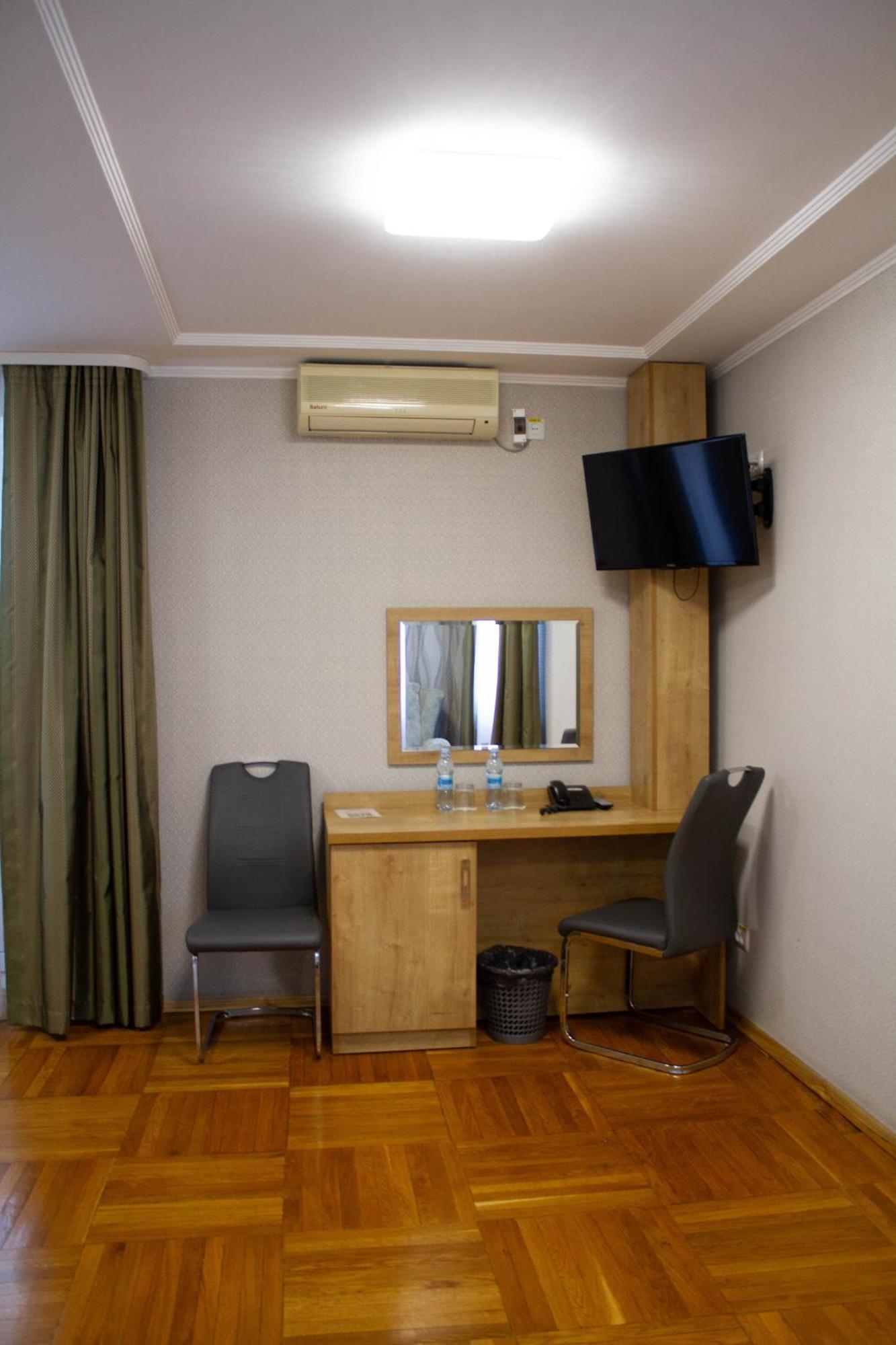 Hotel Tourist Rivne Kültér fotó