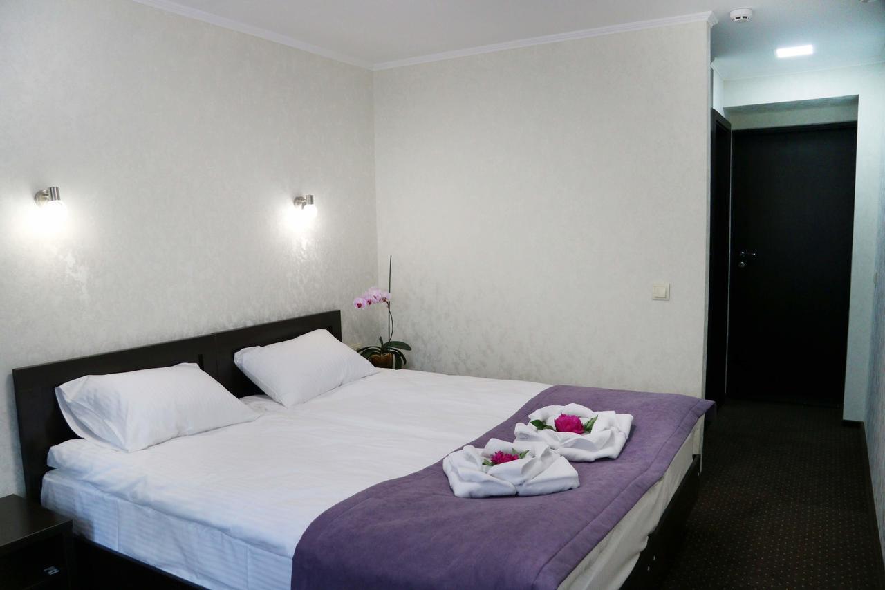 Hotel Tourist Rivne Kültér fotó