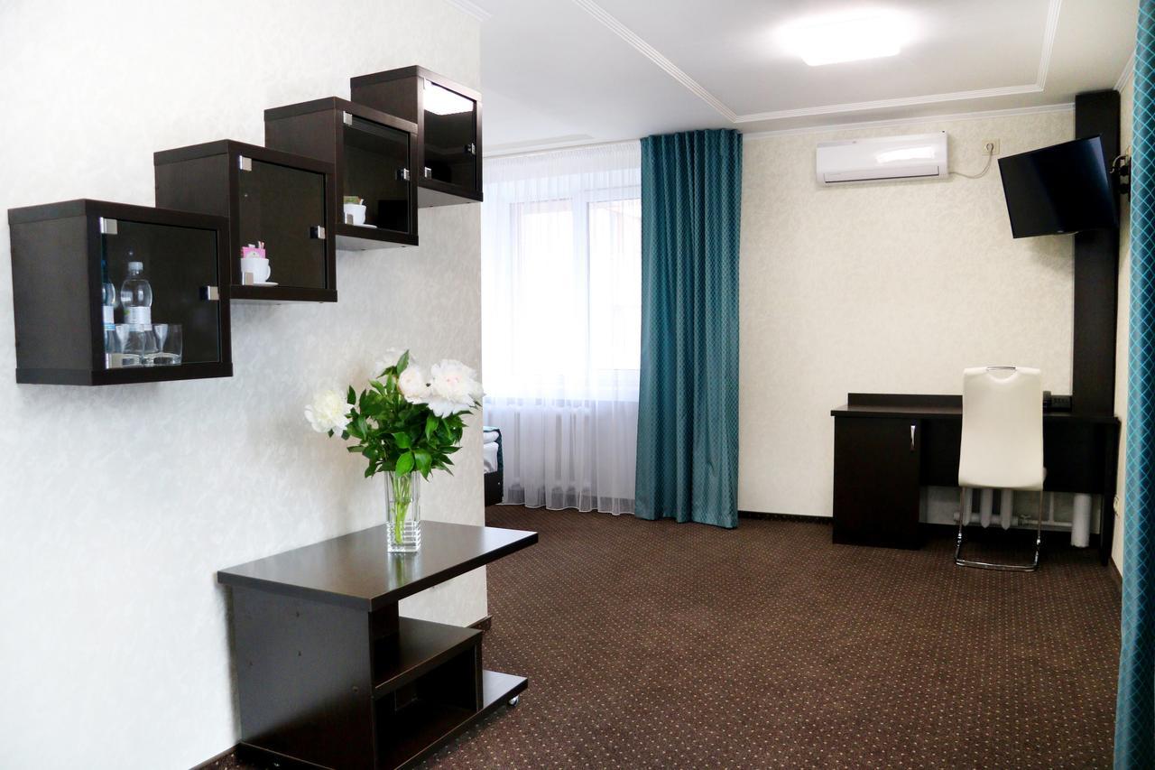 Hotel Tourist Rivne Kültér fotó
