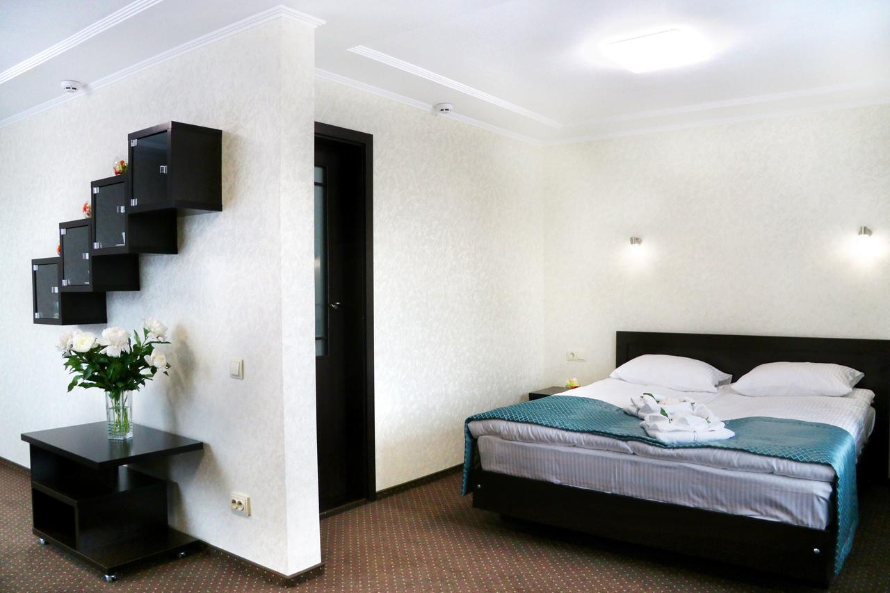Hotel Tourist Rivne Kültér fotó