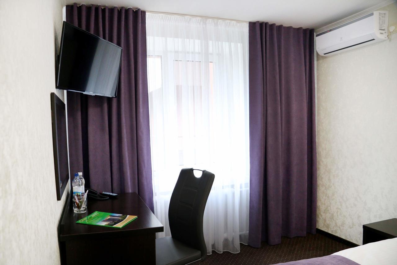 Hotel Tourist Rivne Kültér fotó