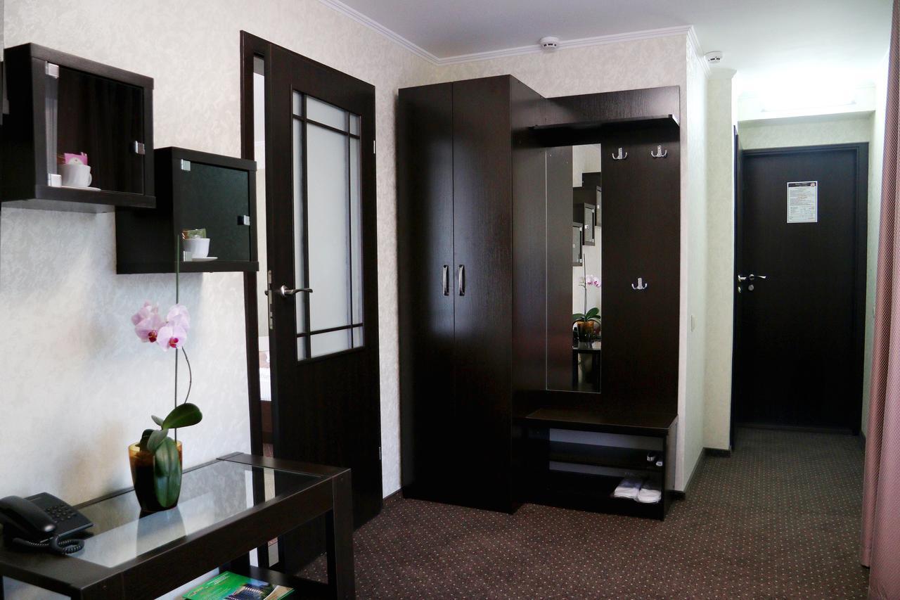 Hotel Tourist Rivne Kültér fotó