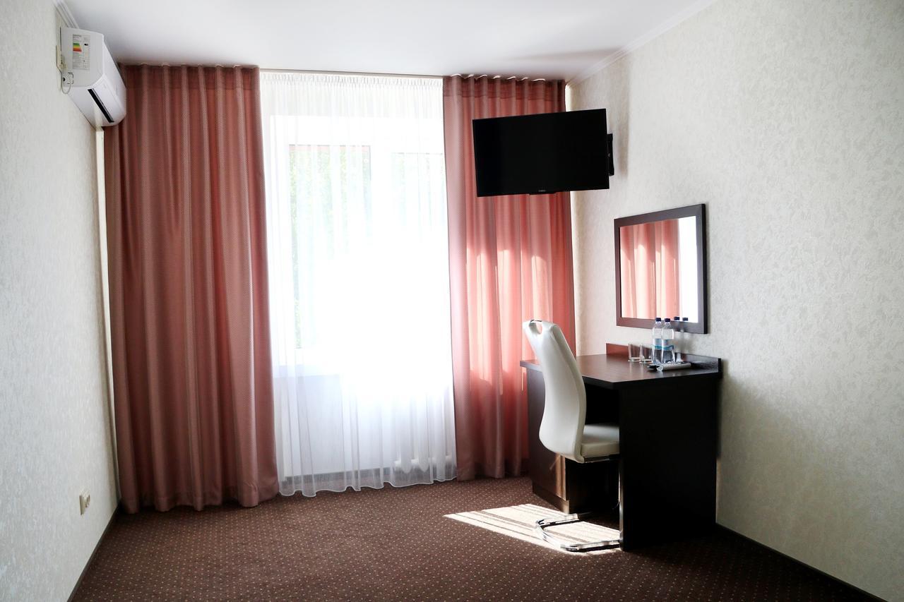 Hotel Tourist Rivne Kültér fotó